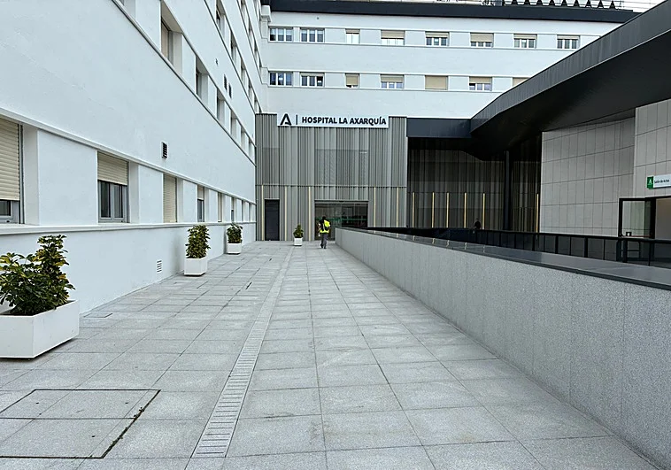 Suministro e instalación de pavimentos PVC Tarkett y Gerflor en Hospital Axarquía en Vélez-Málaga