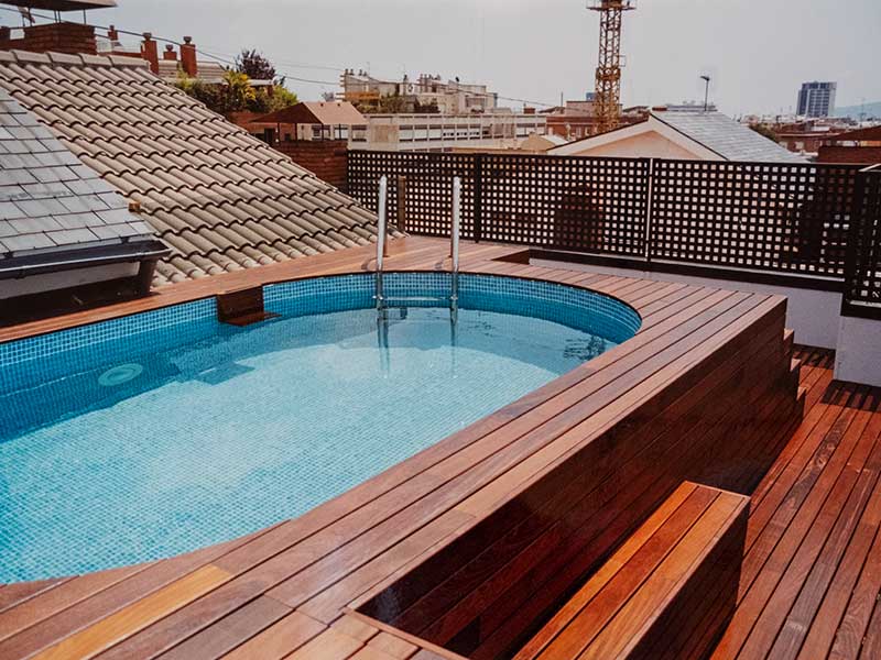 Terrace with outdoor wooden floor installed by Payresa