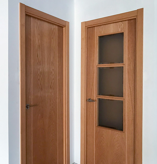 Puerta de madera fabricada por Payresa