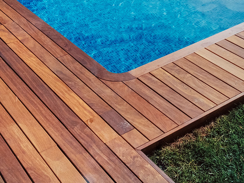 Terraza con parquet de exterior instalado por Payresa