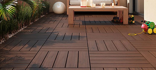 Terrace with outdoor wooden floor installed by Payresa